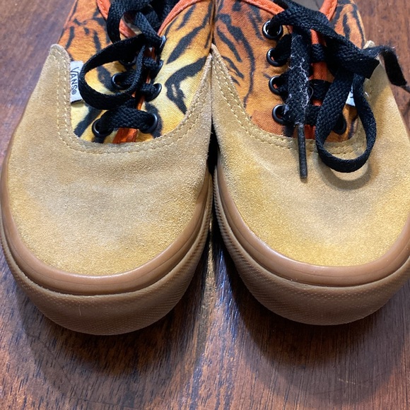 Kids Vans Off the Wall size 1.5 Tiger pattern - Picture 4 of 5